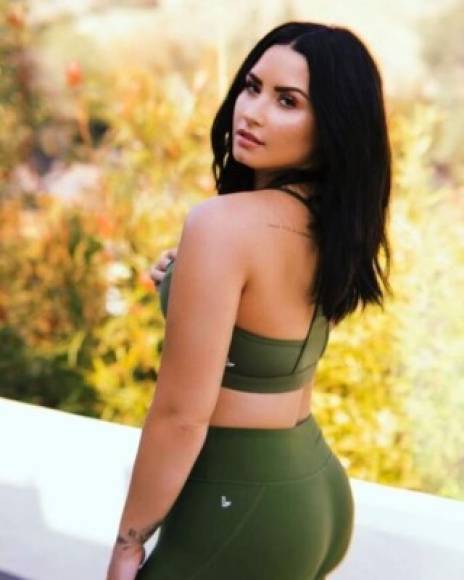 Lovato, ahora de 25 años, dijo esto en una entrevista en 2016 con la revista American Way, donde confesó que se automedicaba con alcohol, cocaína y OxyContin, un analgésico que provoca reacciones similares a la heroína y al opio. <br/>