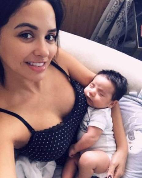 La famosa presentadora hondureña de la cadena Telemundo, Ana Jurka, dio a luz el pasado mes de febrero a su hijo segundo hijo, a quien llamó Noah Peter Jurka. La conductora presentó a su recién nacido en su cuenta de Instagram.
