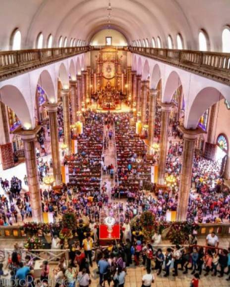 Cada año la Basílica Menor de Suyapa, título otorgado al templo en 2015 por el Papa francisco, alberga a grandes multitudes gracias a sus gigantescas dimensiones.