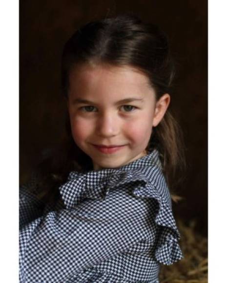 Las fotos son solo una de las muchas tomadas por Catherine Middleton, mejor conocida como Kate, duquesa de Cambridge, cuyas fotografías de sus hijos se publican regularmente las redes sociales oficiales de la realeza.