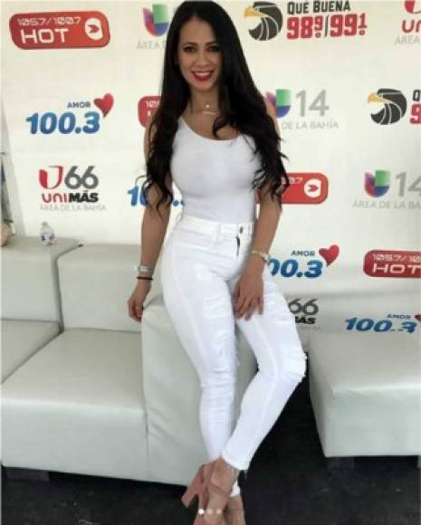 Desde muy pequeña, Carla se imaginaba trabajando en los medios de comunicación: 'Siempre quise ser locutora o reportera de noticias', dijo a Univision.