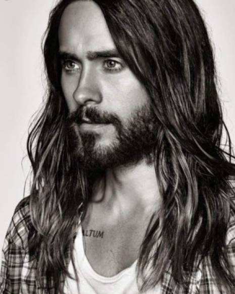 La aparición de Jared Leto de 'Jesucristo' en la MET 2018, no es más que el ruego desesperado de los fanáticos por que se caracterizara por el personaje de Jesucristo. ¡Un homenaje celestial!