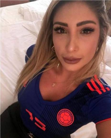 La hermosa colombiana se preparó horas antes del partido para apoyar a su novio que juega con la Selección de Colombia.
