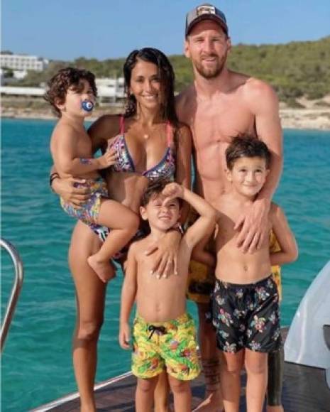 Messi con Antonela y sus hijos Thiago, Mateo y Ciro en Ibiza.