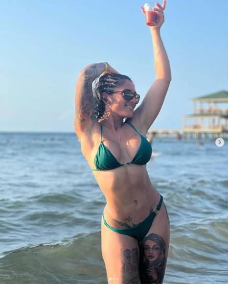 Aileen Yileimy López - La sexy modelo fitness y declarada aficionada del Motagua disfrutó de la Semana Santa 2022 en La Ensenada.