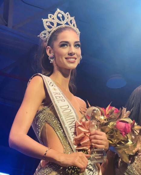 <b>Miss República Dominicana 2023 </b>Mariana Downing porta la corona de Miss República Dominicana Universo 2023. Esta reina de belleza de 27 años cuenta con diversas raíces, ya que es mitad dominicana y mitad británica, además nació en Estados Unidos.