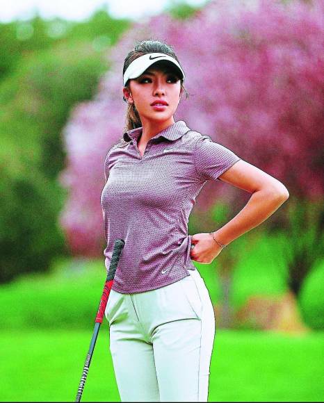En caso de que te preguntes sobre su identidad, Lily Muni es una golfista profesional que juega para el LPGA Tour.