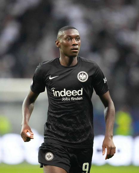 Según detalla, Santi Aouna, el PSG y Kolo Muani habrían llegado a un acuerdo y el futbolista le habría comunicado al Eintracht de Frankfurt su deseo de salir.