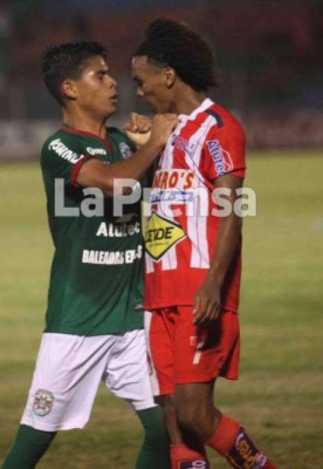 Christian Cálix y Miguel Valerio se dijeron de todo antes de irse a los golpes.