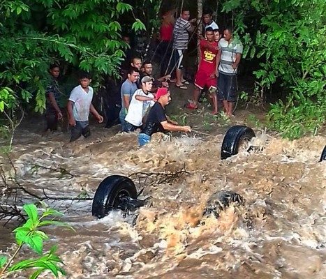 Río arrastra patrulla en Yoro y deja cuatro víctimas mortales