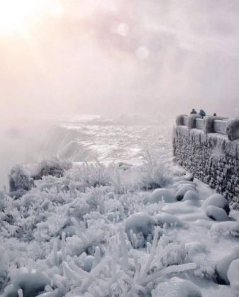 Según fuentes históricas, las cataratas del Niágara se han congelado completamente solo cuatro veces (de las que se tiene constancia) en los años 1848, 1902, 1911 y 1936. <br/><br/>