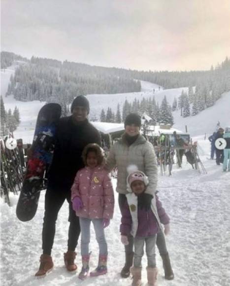 Carlo Costly, delantero hondureño del Marathón, ha pasado algunos días de vacaciones en familia con su esposa Tita Torres en el frío de Colorado, Canadá.