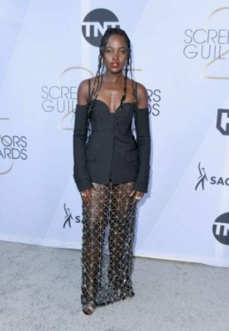 Lupita Nyong'o se coló a esta lista por esta elección, vale recalcar que la actriz es conocida por sus bellos atuendos en las alfombras rojas.