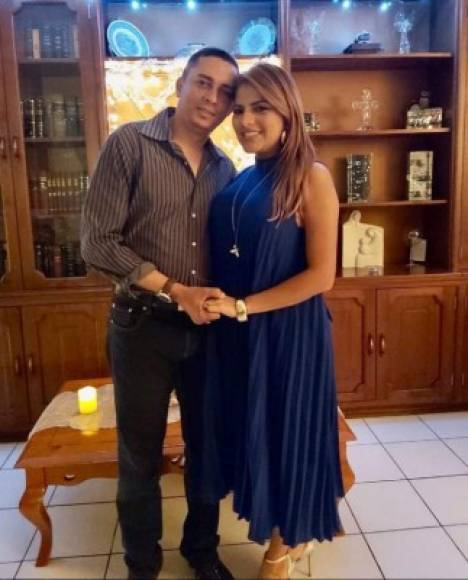 Saraí Espinal<br/><br/>(Actualizada) La periodista y presentadora hondureña tendría a su primer bebé con su esposo, José Cuello (vocero de Fusina), el mes de su cumpleaños, en mayo del 2020. Lamentablemente, <a href='https://www.laprensa.hn/espectaculos/1348776-410/sarai-espinal-muere-bebe-nonato-sent%C3%AD-ganas-de-morir' style='color:red;text-decoration:underline' target='_blank'>Saraí perdió a su bebé a inicios de enero. </a><br/>Espinal recién se casó con Cuello en diciembre de 2019.
