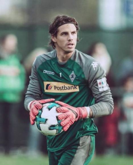 El arquero suizo Yann Sommer, que también ha trabajado como modelo, es otro de los jugadores que más comentarios han generado en las redes sociales por su físico.