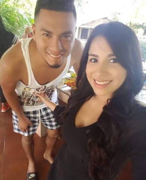 El portero Marlon Licona del Motagua junto a su amada esposa Maybey Ramírez.