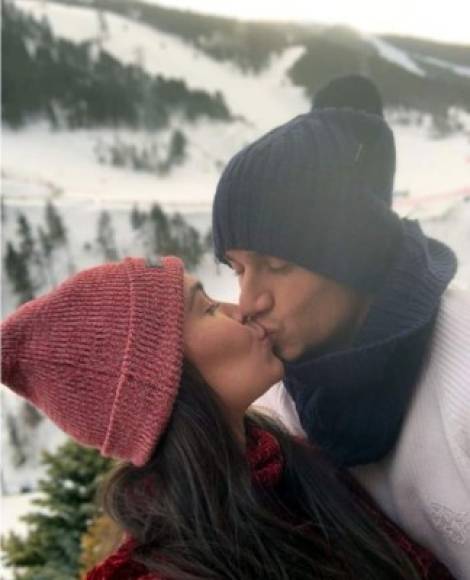 Philippe Coutinho, brasileño del FC Barcelona, subió esta tierna imagen a su Instagram junto a su esposa Aina.