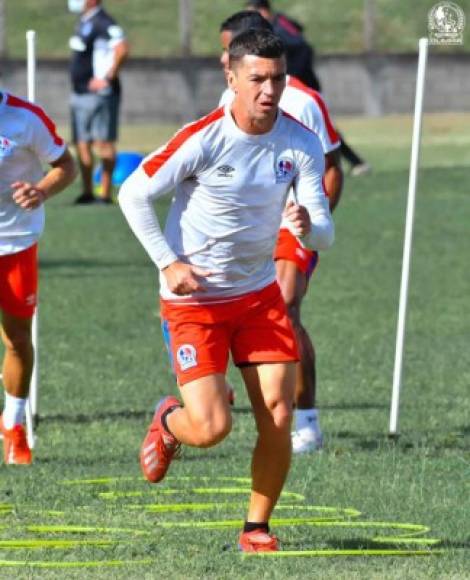 Matías Garrido: El volante argentino finaliza su contrato con Olimpia al final de la presente temporada. Por ahora se desconoce si continuará en el cuadro blanco.