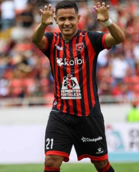 Roger Rojas: El delantero hondureño podría salir de la Liga Deportiva Alajuelense de Costa Rica ya que tiene una oferta de la Liga de Irán.