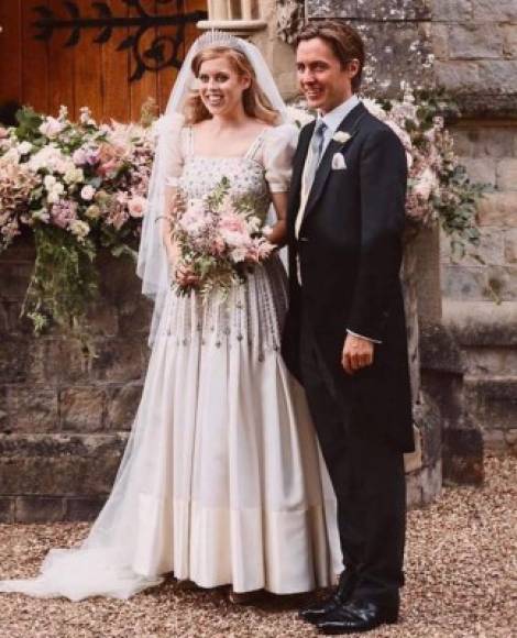 Beatriz, de 31 años, y Mapelli Mozzi, de 35, habían planeado casarse originalmente el 29 de mayo de este año en la Capilla Real, el Palacio de St James, en Londres.<br/><br/>