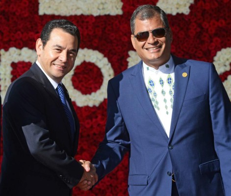 Guatemala's President Jimmy Morales (L) shakes hands with Ecuadorian President Rafael Correa upon his arrival to the IV Community of Latin American and Caribbean States (CELAC) summit in Quito on January 27, 2016. AFP PHOTO / CRIS BOURONCLE