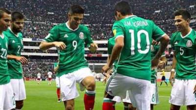 Después del partido ante Portugal, la FIFA envió un advertencia a México 'por el comportamiento inapropiado relativo a cánticos ofensivos y discriminatorios de un reducido número de aficionados mexicanos'.