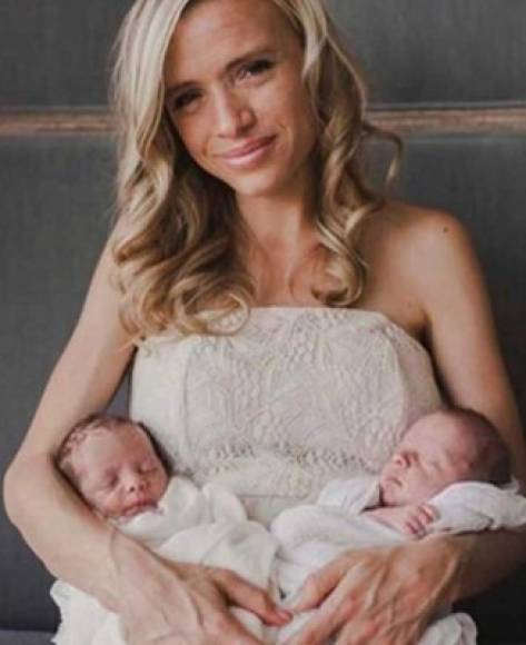 Rhonita y sus gemelos de 7 meses de edad, Tiatus y Tiana, fallecieron en el ataque. <br/><br/>'Encontramos cosas personales' de Rhonita dijo Adrián. La familia supone que los atacantes después de balearlos fueron a saquear la camioneta y después le prendieron fuego.