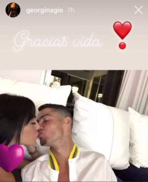 Cristiano Ronaldo, junto a Georgina Rodríguez, su pareja, estarían disfrutando de sus cortas vacaciones en las paradisíacas playas de Grecia.
