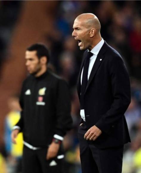 Zidane le grita a sus jugadores.