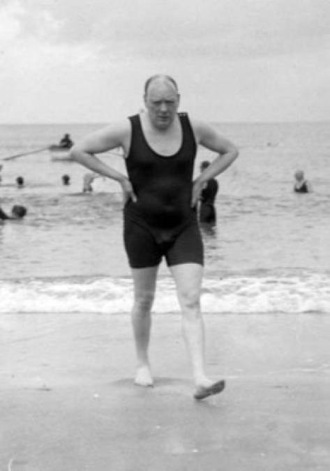 Winston Churchill en un traje de baño de 1922 <br/>