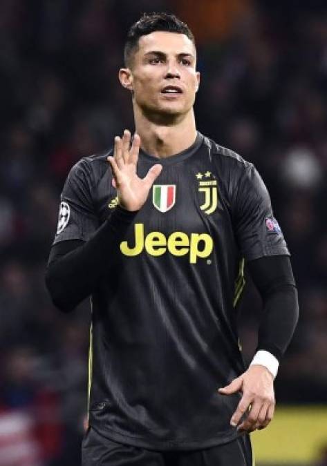 Cristiano Ronaldo contestó haciendo un cinco con la mano por las cinco Champions League que ha ganado en su carrera, mientras el Atlético no tiene.