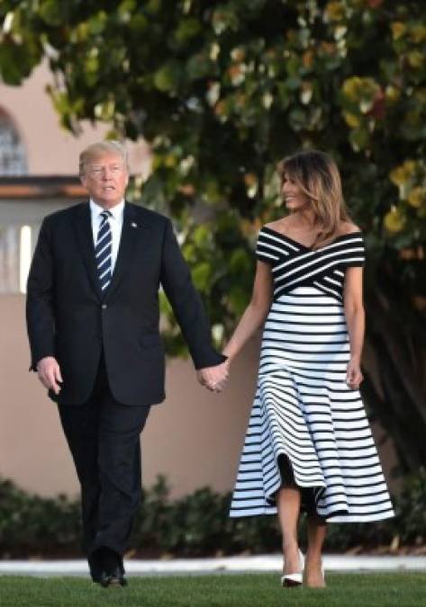 Melania y Trump se mostraron muy sonrientes ignorando el escándalo en la Casa Blanca por las declaraciones de Stormy.