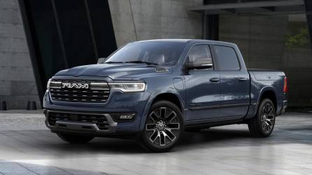 Ram -la marca de camionetas y furgonetas de Stellantis- ya había anunciado con anterioridad el lanzamiento de Ram 1500 REV, la versión eléctrica enchufable de la camioneta pickup que empezará a ser comercializada en el último trimestre de 2024.