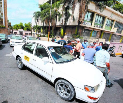 Más de 22,000 taxistas a paro porque les incumplieron pago de bono