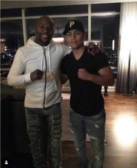 Danny González firmó contrato con el boxeador estadounidense Floyd Mayweather en 2016.