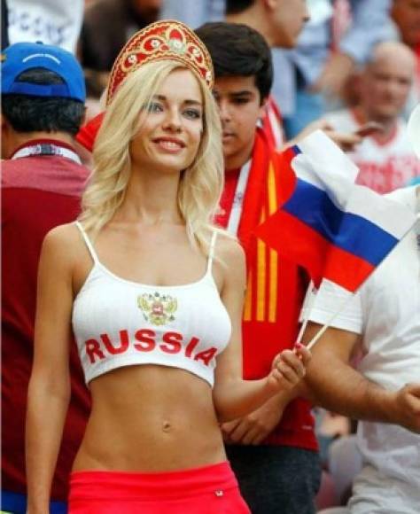 La joven rubia, de cuerpo escultural, enloqueció a los seguidores que han asistido a los partidos de la selección de Rusia en el Mundial.