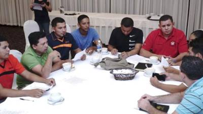 Empleados de maquilas de la zona norte sostuvieron una reunión de emergencia este sábado en San Pedro Sula.