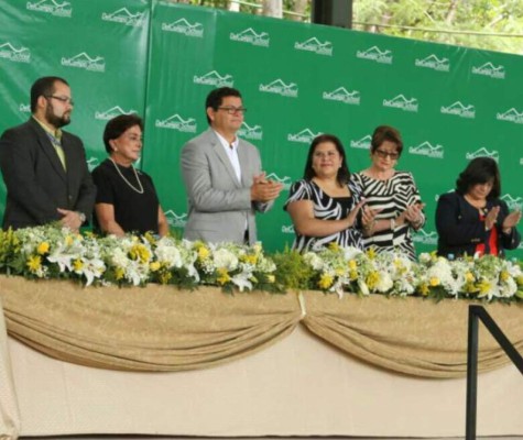 Inauguran año escolar para escuelas bilingües