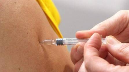 Esta vacuna se está desarrollando a una velocidad sin precedentes, dado que este tipo de pruebas suelen durar años.