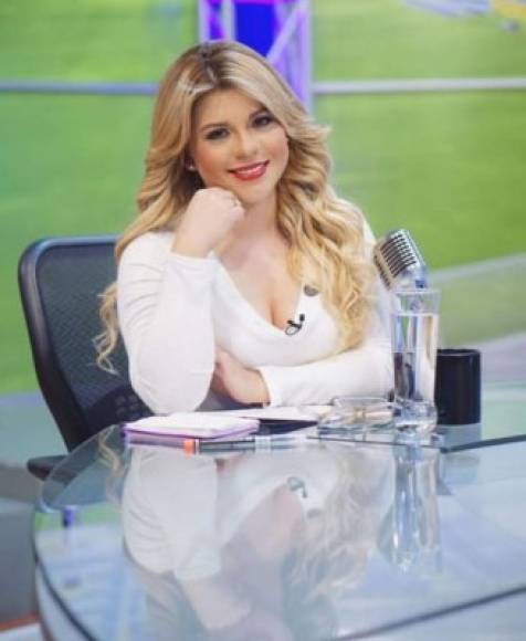 dianacalderontv es la cuenta de Instagram de la bella periodista salvadoreña Diana Calderón.