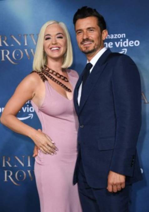 Ambos vistieron de Tom Ford, pero el vestido de Katy llamó la atención por marcar su barriga.