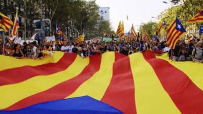 Más del 70% de los catalanes quiere resolver el tema de la secesión mediante un referéndum, que posiblemente se lleve a cabo el 1 de octubre próximo.