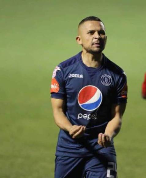 Omar Elvir: El lateral por la banda izquierda finalizó su contrato con Motagua. En el club azul desean que siga al frente del club.