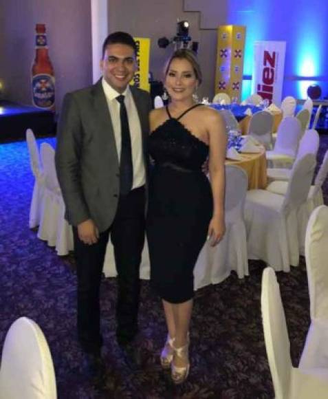 Los periodistas Mario Vallecillo y Tanya Rodríguez de Diario Diez y Diario LA PRENSA, fueron los conductores de la Gala de los Premios de la Liga Nacional de Honduras.