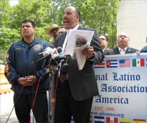 Policías hispanos denuncian irregularidades en NY