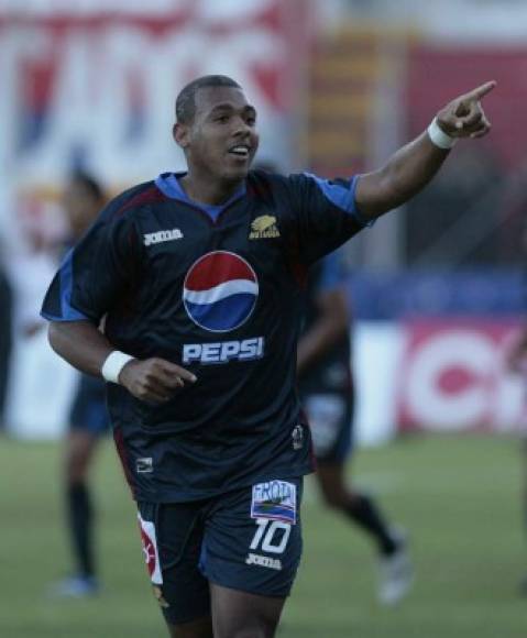 Jocimar Nascimento: Es recordado por sus grandes actuaciones en la Liga de Honduras. El brasileño perteneció al Motagua, Olimpia, Deportes Savio, Vida.