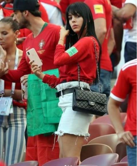 Así de sexy llegó Georgina Rodríguez al estadio Luzhniki de Moscú para apoyar a Cristiano Ronaldo en el partido Portugal-Marruecos. Foto Instagram @wagsworld_