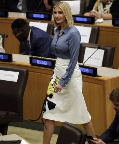 Ivanka optó para la ocasión por una falda con detalles en 3-D de Prada y valorada en 2,130 dólares.