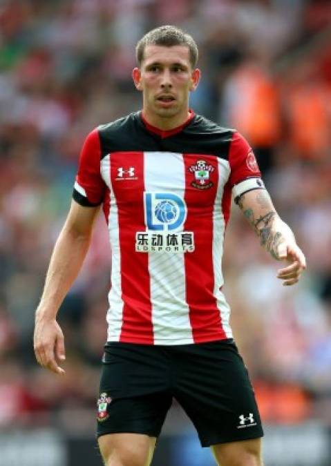 En Inglaterra aseguran que el Tottenham habría llegado a un acuerdo para fichar al mediocampista del Southampton, Pierre-Emile Hojbjerg. El acuerdo se cerraría en una cifra entorno a los 20 millones de euros. El danés de 25 años ha sido una pieza clave en el Southampton, disputando esta temporada un total de 33 partidos en la Premier League.