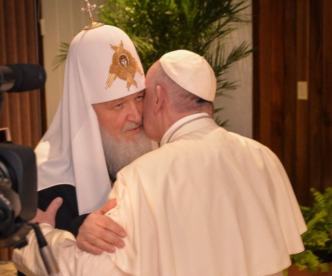 Francisco y Kirill, la cita más esperada en mil años